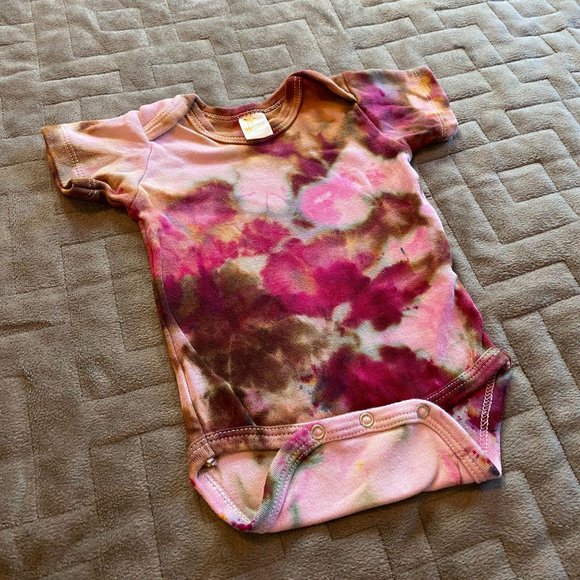 Laughing Giraffe Other - Tie Dye Onesie || 0-3 Months
